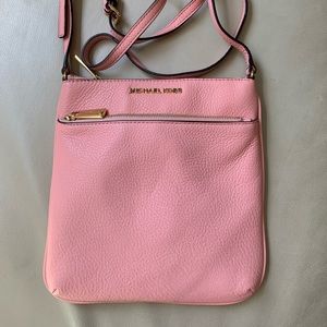 Brand New! Michael Kors Riley 32S5GRLC1L-187 pale Pink Leather Flat Medium Bag